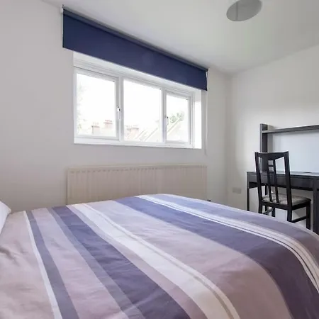 Holiday home Lovely 2-bed 15 Minutes To