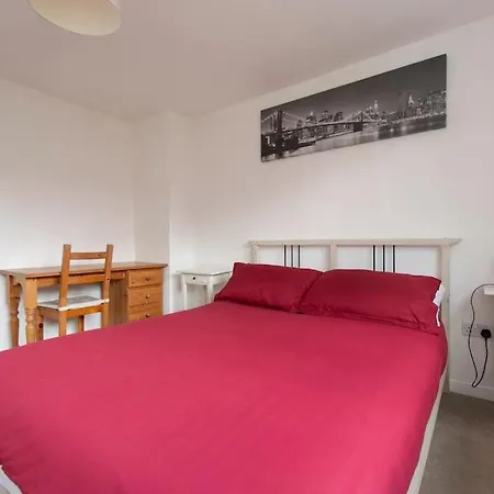 Holiday home Lovely 2-bed 15 Minutes To