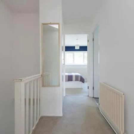 Lovely 2-bed 15 Minutes To Londra