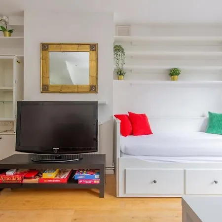 Lovely 2-bed 15 Minutes To * London