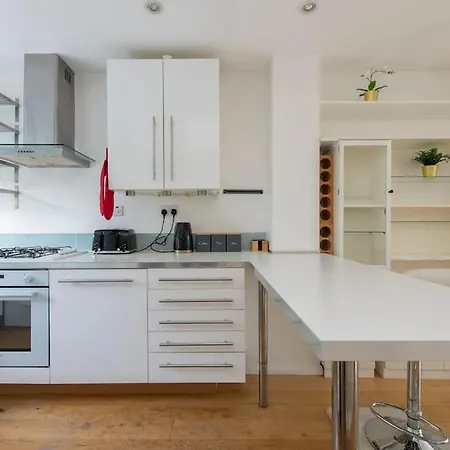 Lovely 2-bed 15 Minutes To Casa vacanze