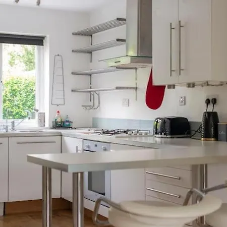 Lovely 2-bed 15 Minutes To London