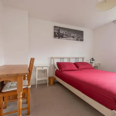Holiday home Lovely 2-bed 15 Minutes To