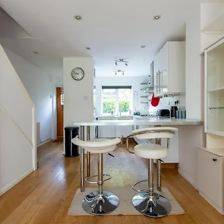Holiday home Lovely 2-bed 15 Minutes To