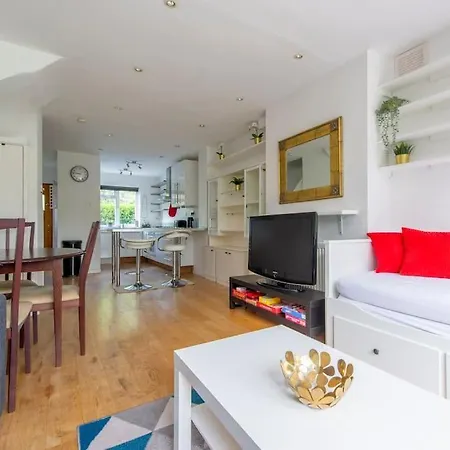 Lovely 2-bed 15 Minutes To London