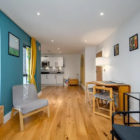 Guestready - Stylish Retreat Near The Airport Apartment