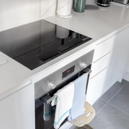 Apartment Beautifully Presented 2bd Flat Wpatio- Kensington