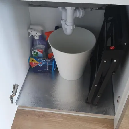 Stunning 1 Bed Studio Flat With Free Parking And Free Wifi In Capella Court * Purley