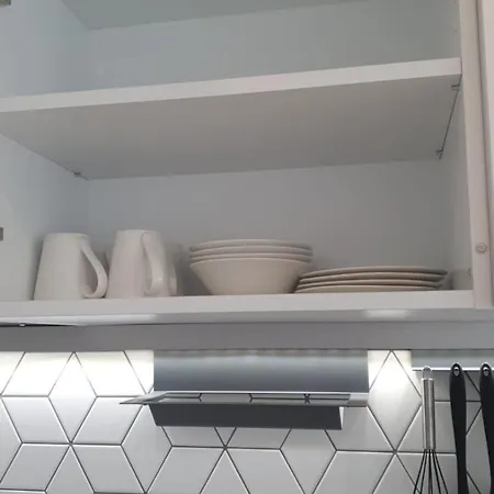 Stunning 1 Bed Studio Flat With Free Parking And Free Wifi In Capella Court Apartment Purley