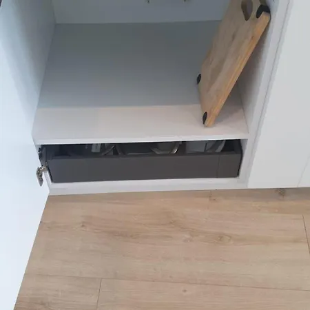 Stunning 1 Bed Studio Flat With Free Parking And Free Wifi In Capella Court Apartment