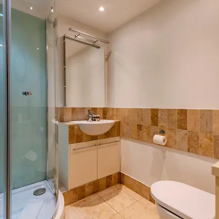 Beautiful Three Bedroom House In West Holiday home *
