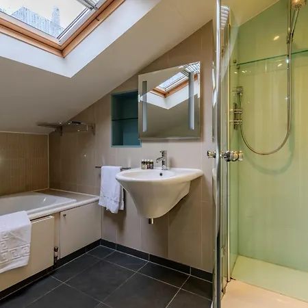 Beautiful Three Bedroom House In West *