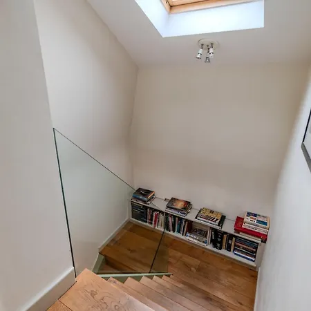 Beautiful Three Bedroom House In West London