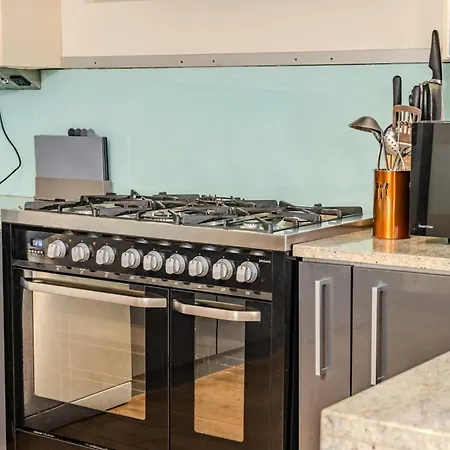 Beautiful Three Bedroom House In West Holiday home