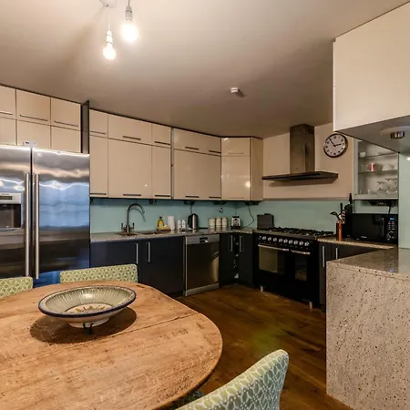 Holiday home Beautiful Three Bedroom House In West London