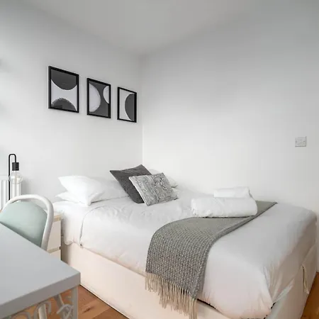 Guestready - Stylish With Skyline Views *