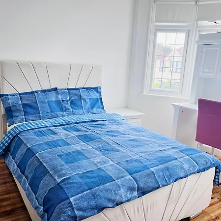Homestay House With Garden & Bbq Edmonton