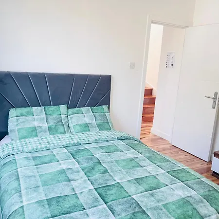 Homestay House With Garden & Bbq Edmonton