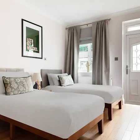 Cute, Stylish House W/ Fast Wifi Apartment *