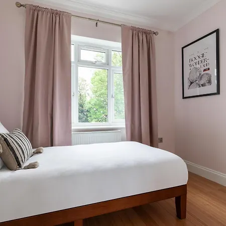 Cute, Stylish House W/ Fast Wifi Apartment *