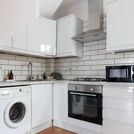 Cute, Stylish House W/ Fast Wifi