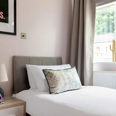 Apartment Cute, Stylish House W/ Fast Wifi Streatham Vale