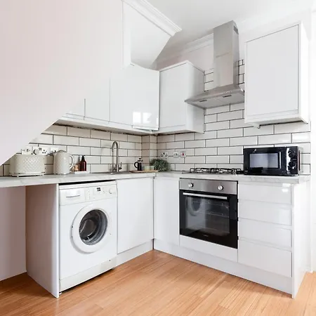 Cute, Stylish House W/ Fast Wifi Apartment