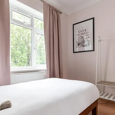 Apartment Cute, Stylish House W/ Fast Wifi Streatham Vale