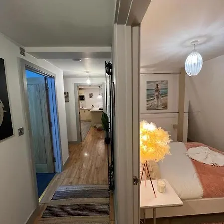 Apartment Two Bedroom In Fulham *