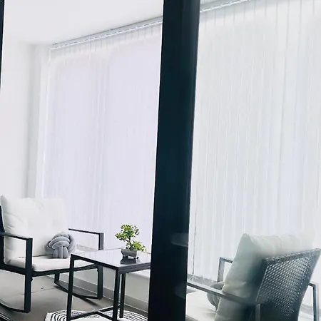Apartment Luxxe With Parking, Prime Location *