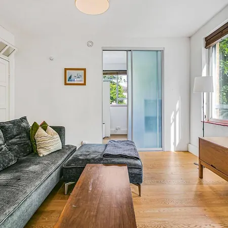Modern And Cosy Flat In Little Venice London