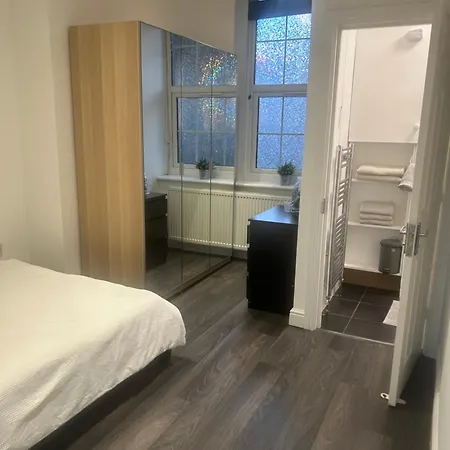 Cozy And Convienient Apartment