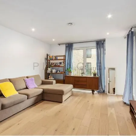 Apartment Beautiful Large 3 Bed 2 Bath Flat In Stratford *