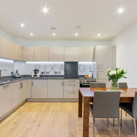 Apartment Beautiful Large 3 Bed 2 Bath Flat In Stratford *