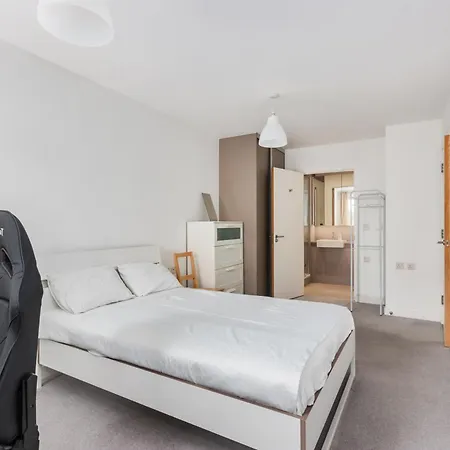 Apartment Beautiful Large 3 Bed 2 Bath Flat In Stratford *