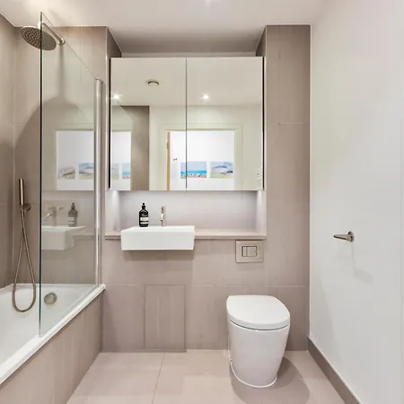 Beautiful Large 3 Bed 2 Bath Flat In Stratford Apartment London