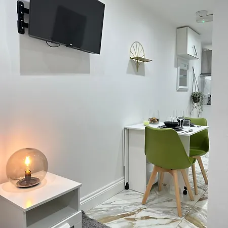 Tower Bridge Apartment *