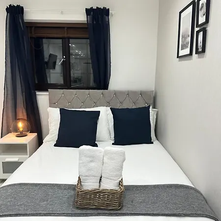 Tower Bridge Apartment *