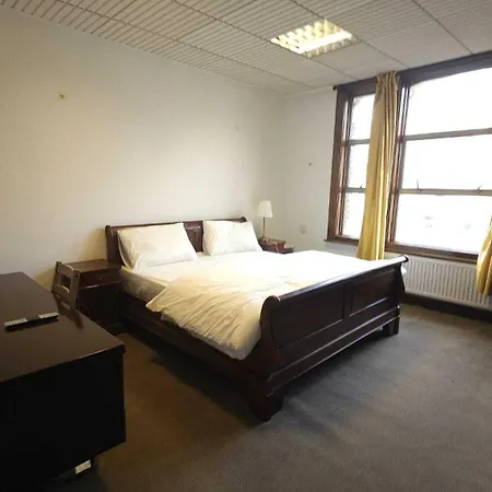 Stockwell Station Apartment London