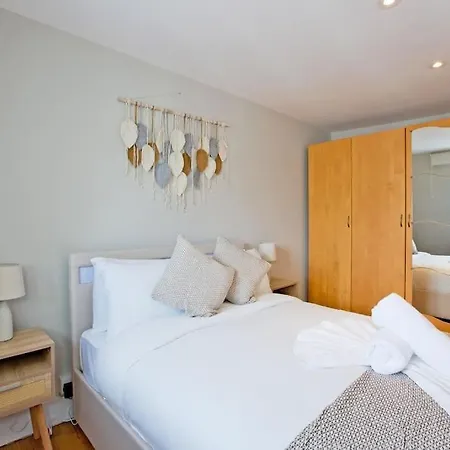 Imperial Hogarth Road -4th Floor Apartment London