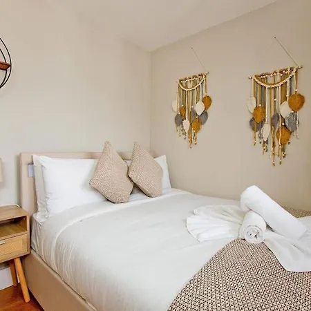 Imperial Hogarth Road -4th Floor Apartment London