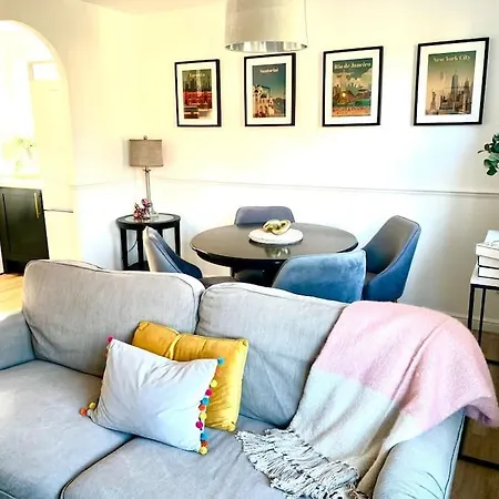 Varsity View-central Apartment *