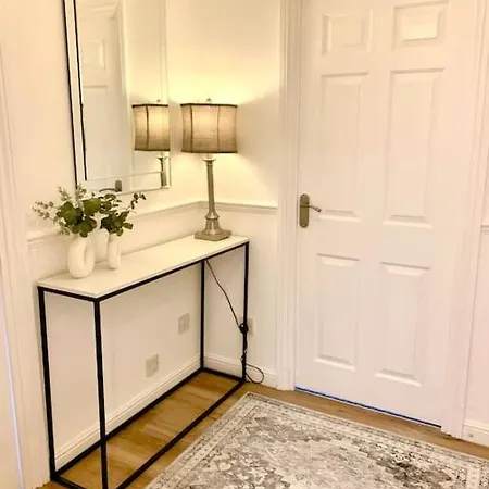 Varsity View-central Apartment *