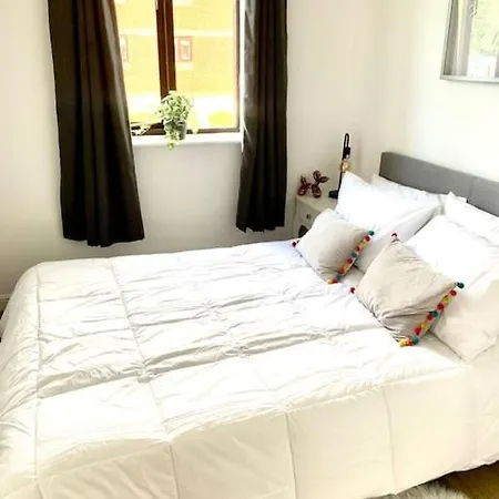 Apartment Varsity View-central