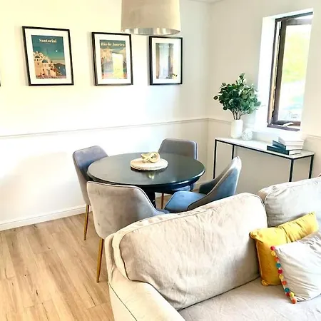 Apartment Varsity View-central