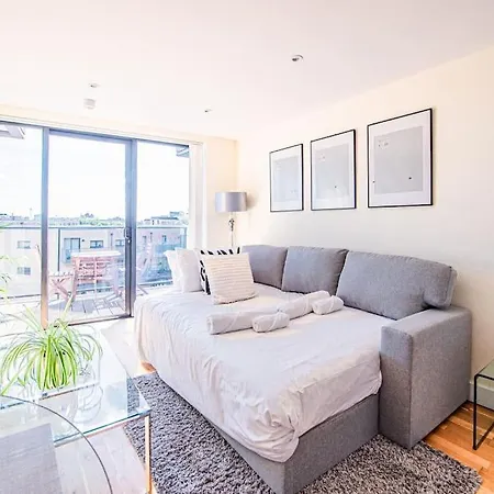 Apartment Charming Flat With Balcony Near Tower Bridge