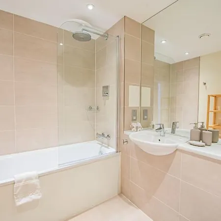 Apartment Charming Flat With Balcony Near Tower Bridge London
