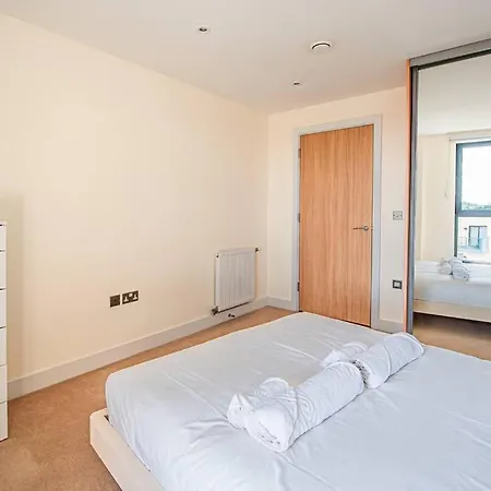 Charming Flat With Balcony Near Tower Bridge * London