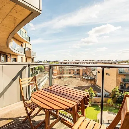 Charming Flat With Balcony Near Tower Bridge * London