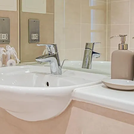 Charming Flat With Balcony Near Tower Bridge *